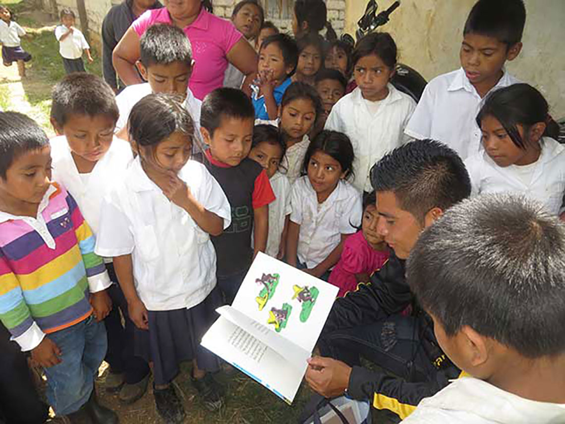 MEDICO volunteer reading books to kids
